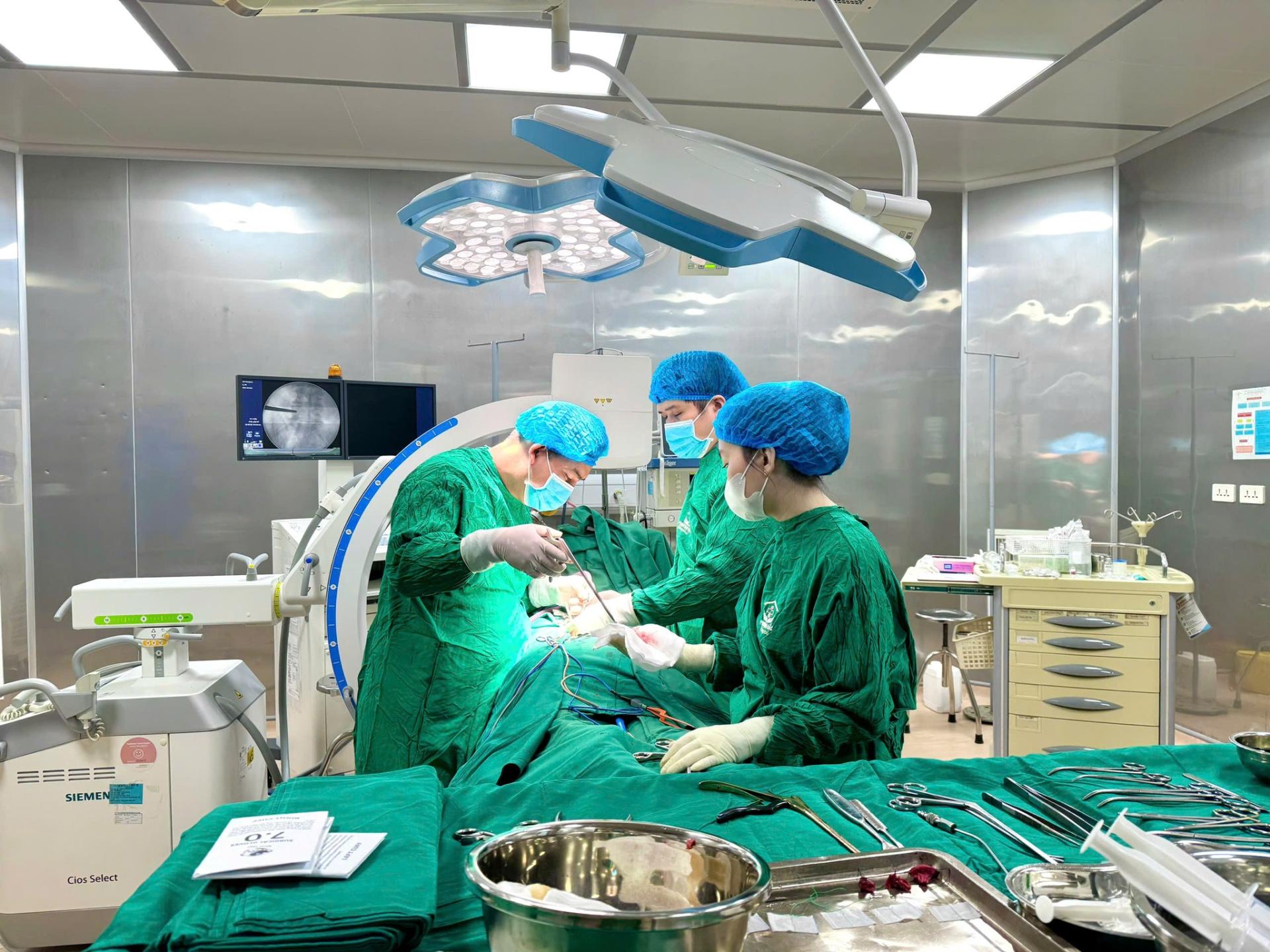 PHẪU THUẬT GIẢI ÉP THẦN KINH CỘT SỐNG – GIẢI PHÓNG CHÈN ÉP, PHỤC HỒI VẬN ĐỘNG, NÂNG CAO CHẤT LƯỢNG CUỘC SỐNG